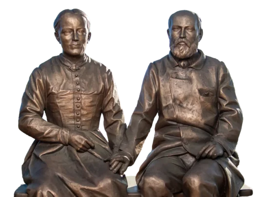 Bronze statue of Sts. Louis and Zelie Martin